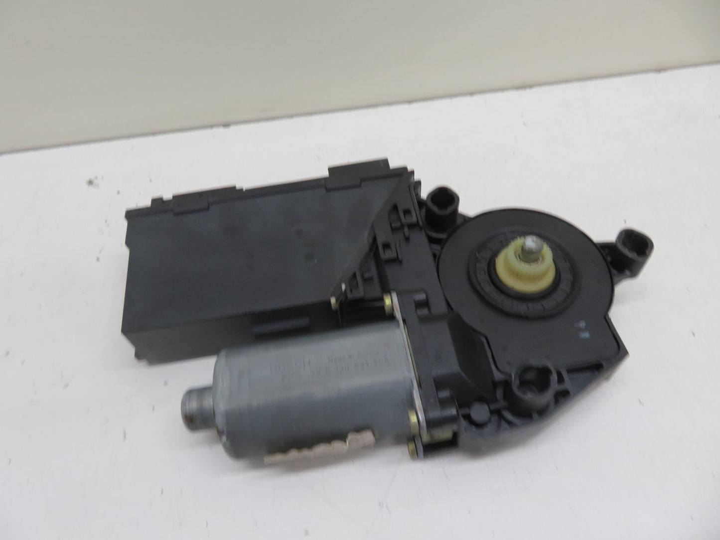 PORSCHE CAYENNE 955 REAR LEFT WINDOW MOTOR 7L0959795 2003-2007 1752-17