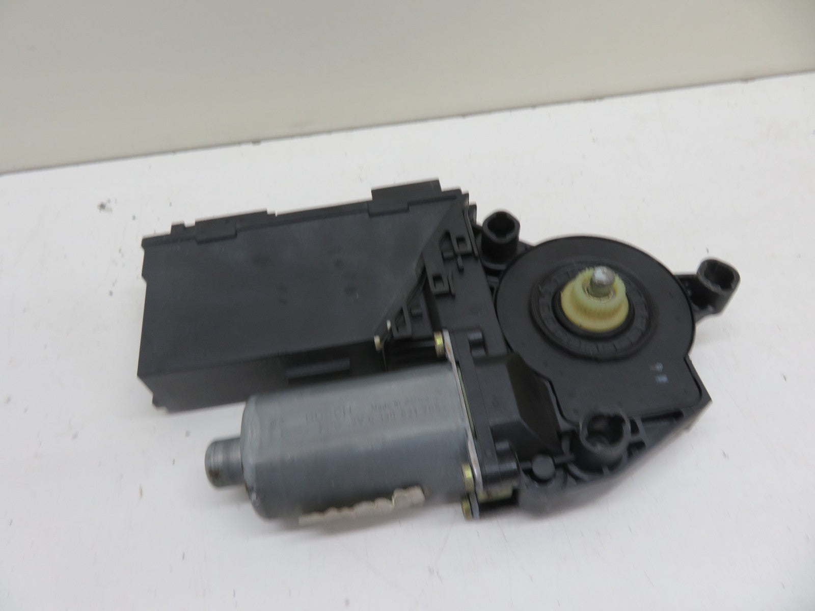 PORSCHE CAYENNE 955 REAR LEFT WINDOW MOTOR 7L0959795 2003-2007 1752-17