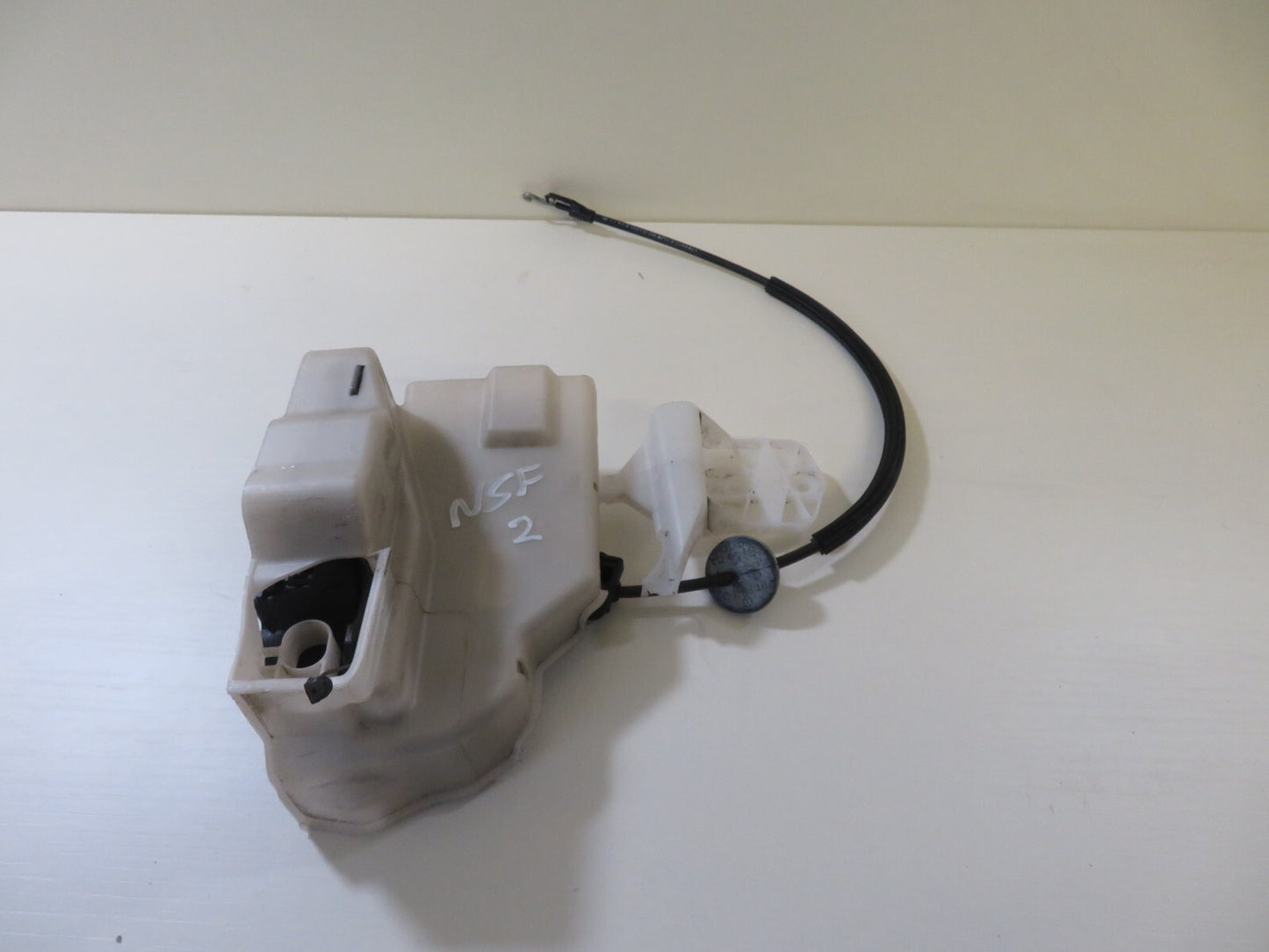 VW TOURAN NSF PASSENGER FRONT DOOR LOCK CATCH 2003-2009 1701-2