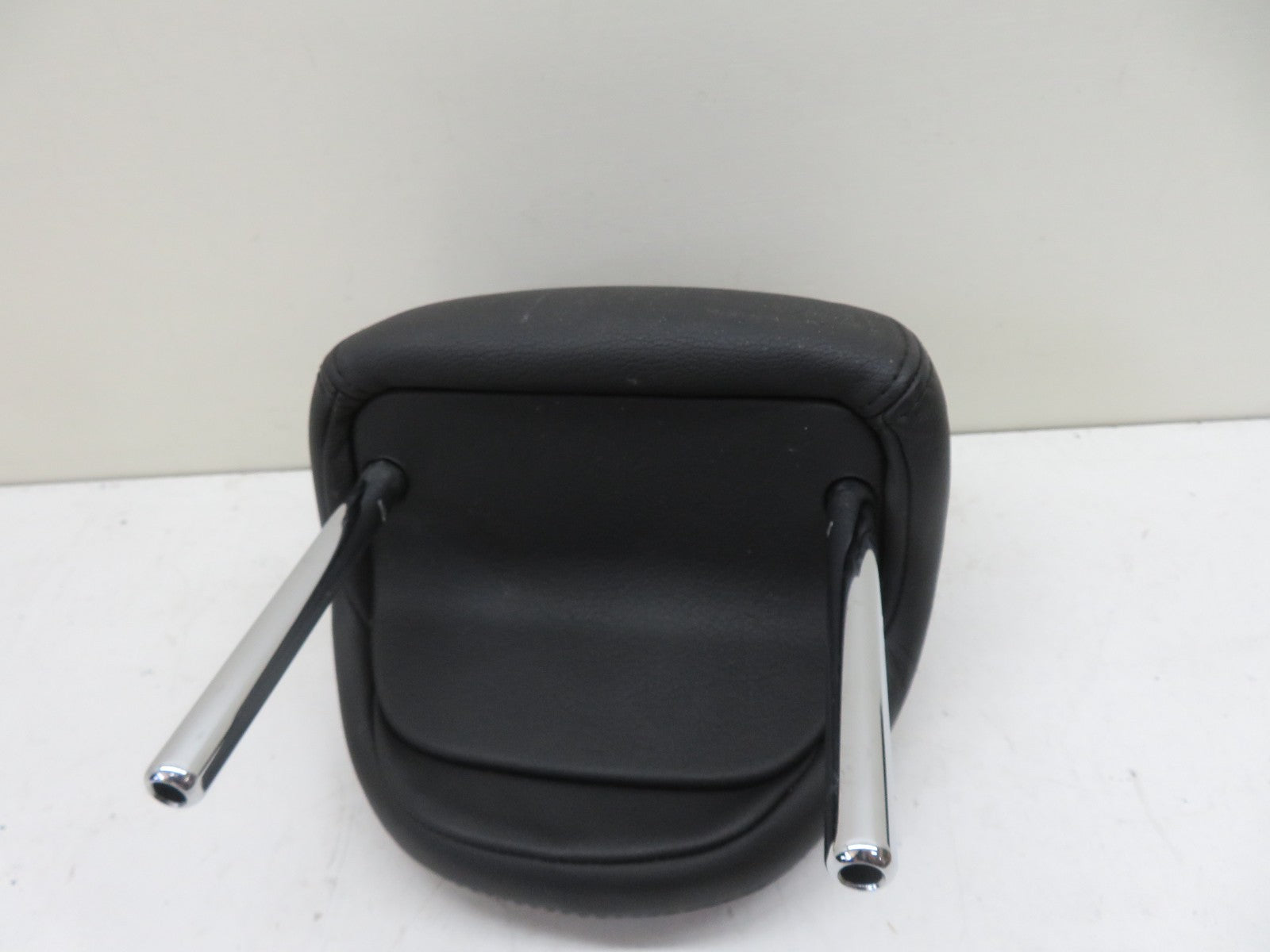 PORSCHE CAYENNE 955 REAR LEATHER MIDDLE HEAD REST 2003-2006