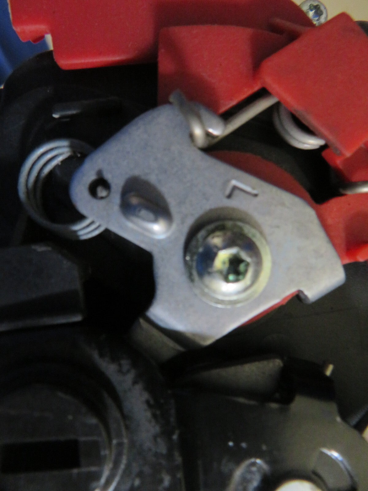 VW TOURAN NSR PASSENGER REAR DOOR LOCK CATCH 2003-2009 1701-4