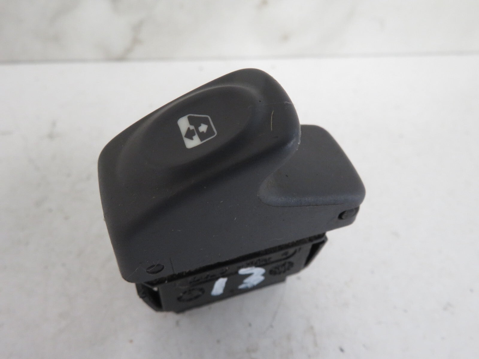 RENAULT CLIO MK2 REAR WINDOW SWITCH 1998-2001 A1652-13