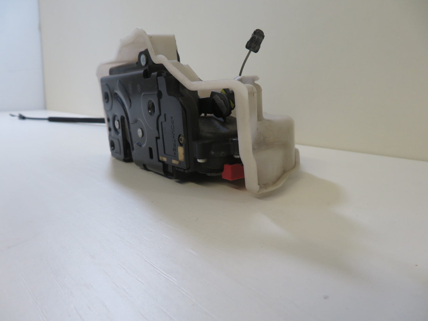 VW TOURAN NSR PASSENGER REAR DOOR LOCK CATCH 2003-2009 1701-4