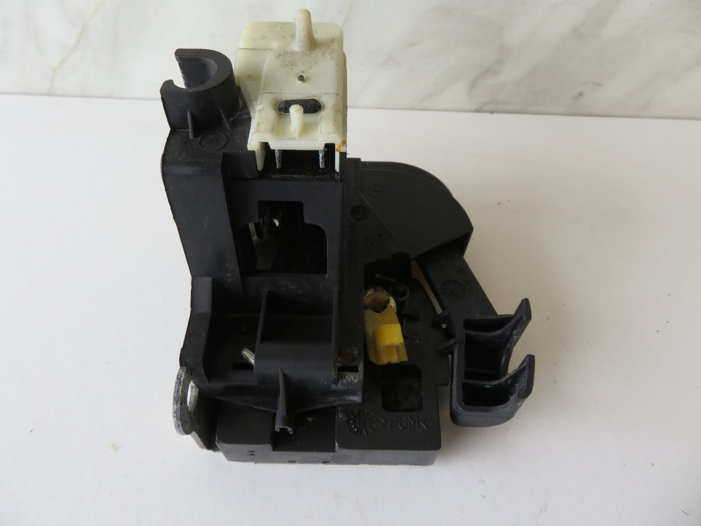 RENAULT CLIO MK2 NS PASSENGER DOOR LOCK CATCH 3DR 2001-2006 AMS1136