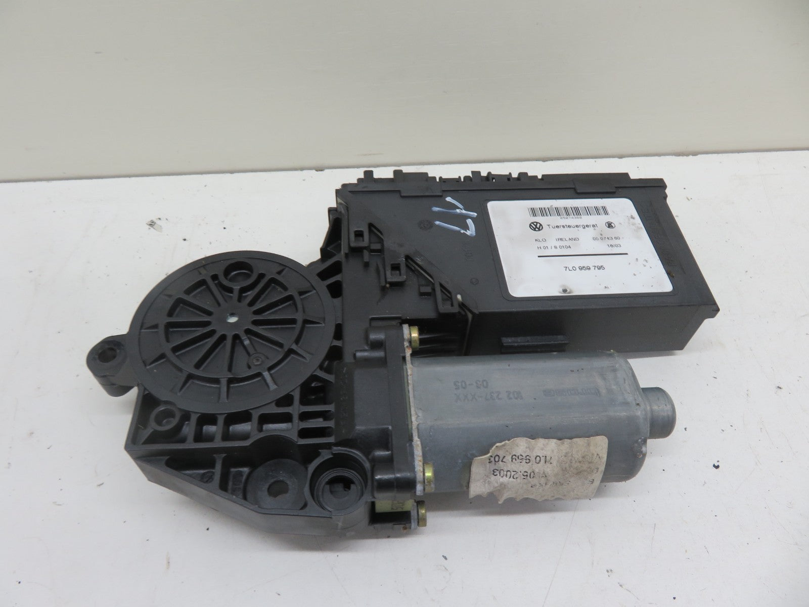 PORSCHE CAYENNE 955 REAR LEFT WINDOW MOTOR 7L0959795 2003-2007 1752-17