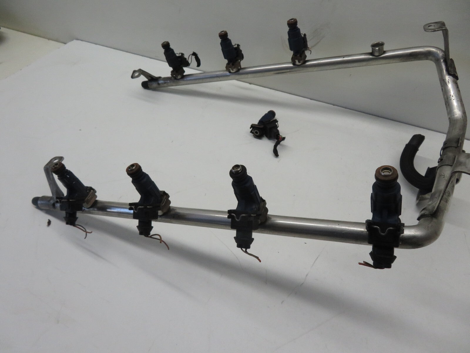 PORSCHE CAYENNE 955 V8 FUEL INJECTORS AND RAIL 0280156101 2003-2006 1804-2