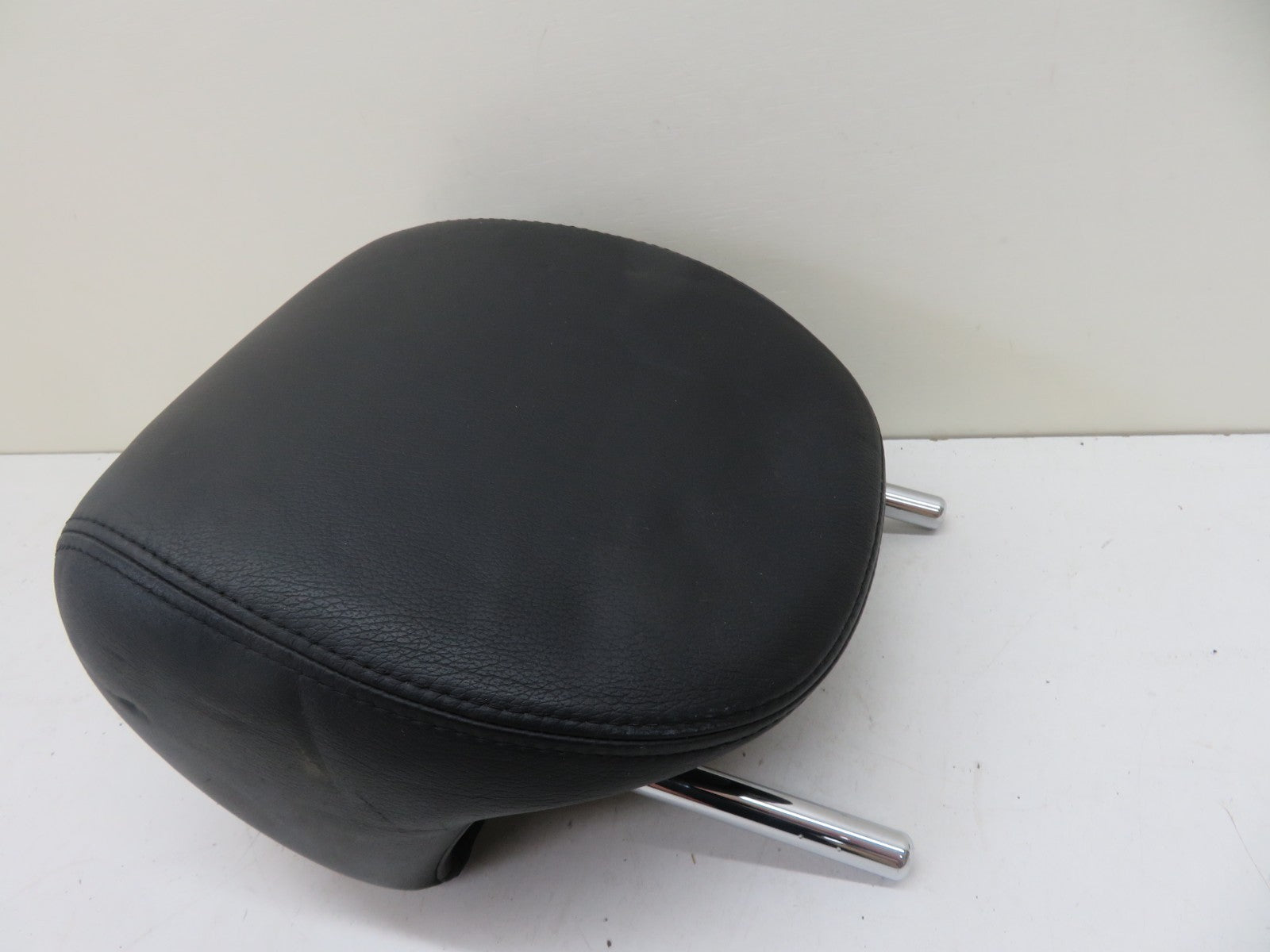 PORSCHE CAYENNE 955 REAR LEATHER HEAD REST LEFT OR RIGHT 2003-2006