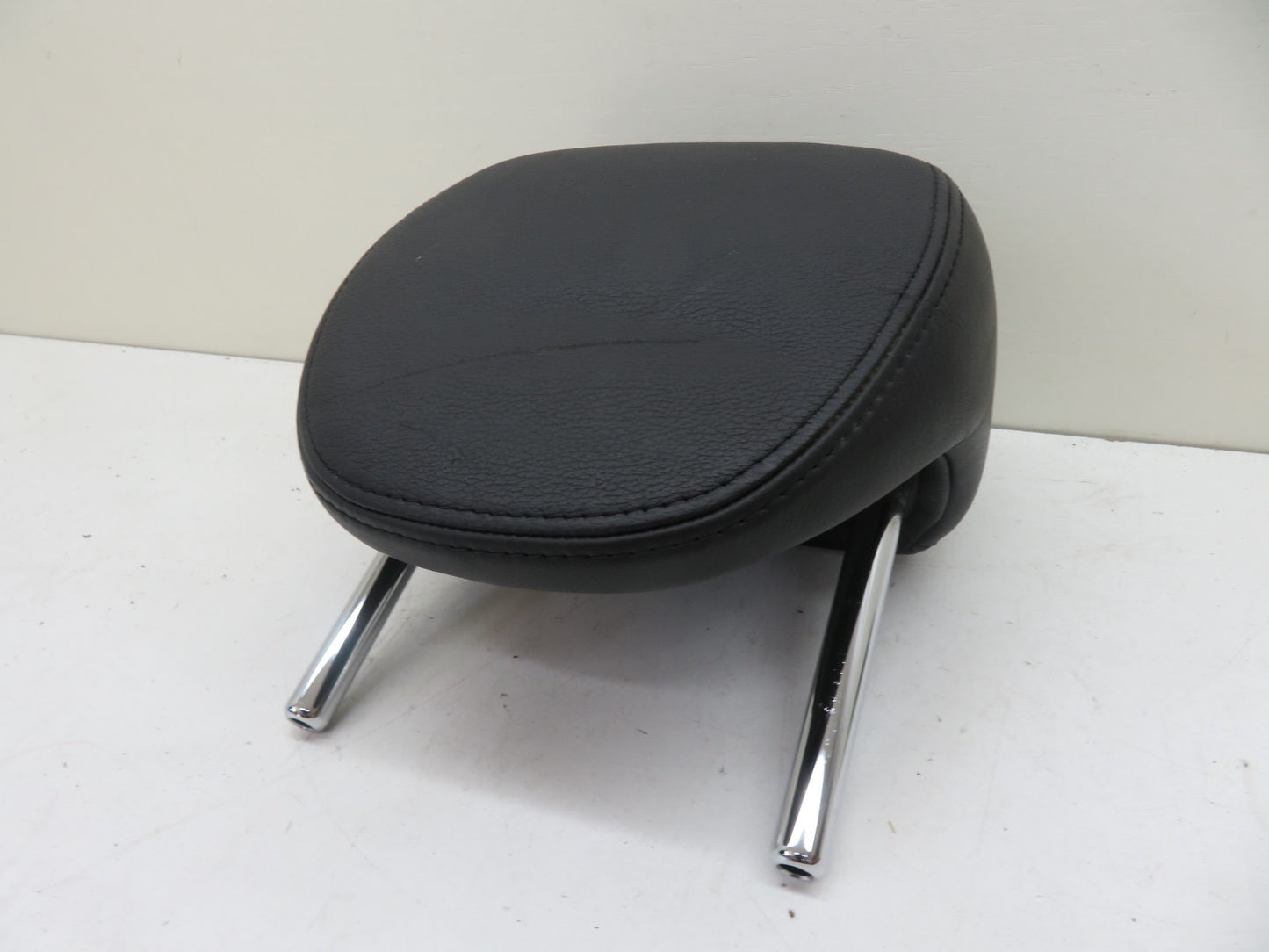PORSCHE CAYENNE 955 REAR LEATHER MIDDLE HEAD REST 2003-2006