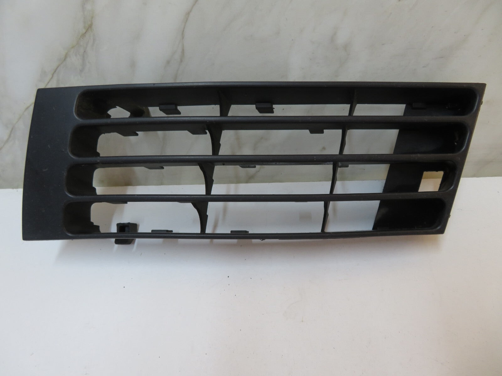 AUDI A4 B5 AVANT FACELIFT FRONT PASSENGER NS BUMPER GRILL 2001 AS15