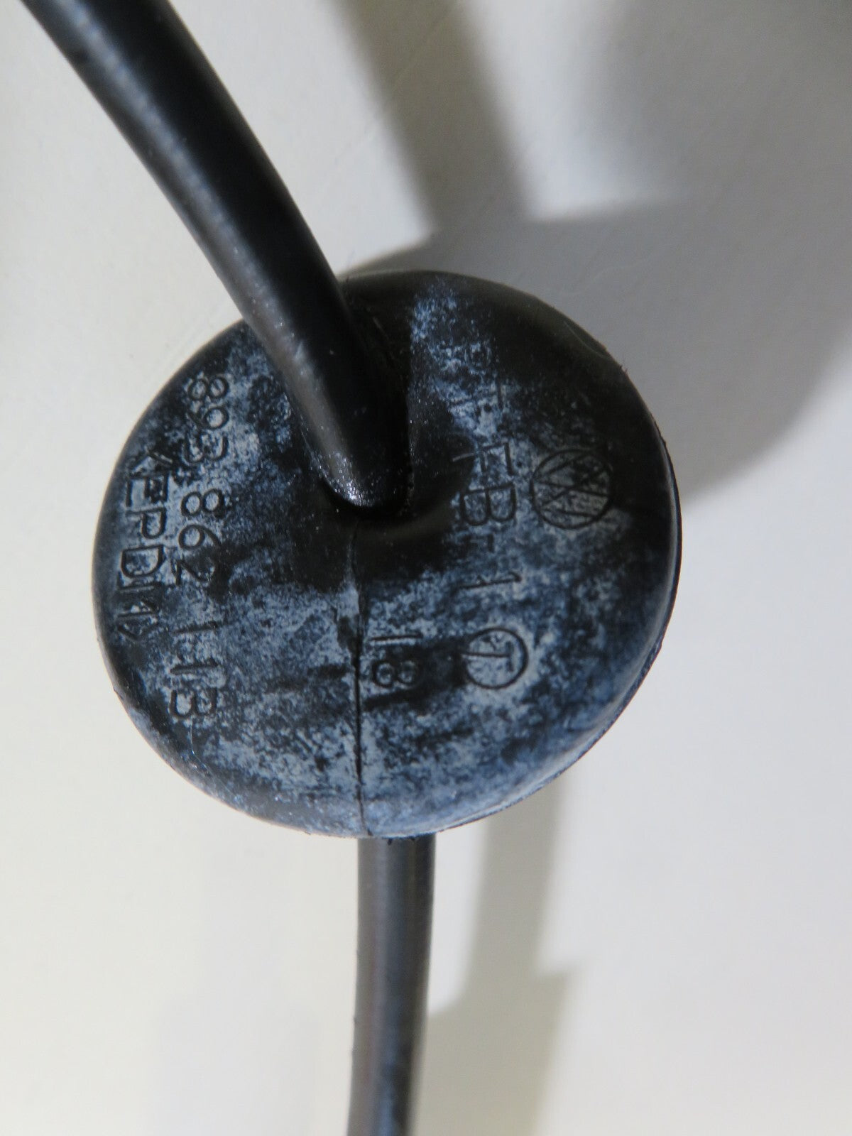 VW TOURAN NSR PASSENGER REAR DOOR LOCK CATCH 2003-2009 1701-4