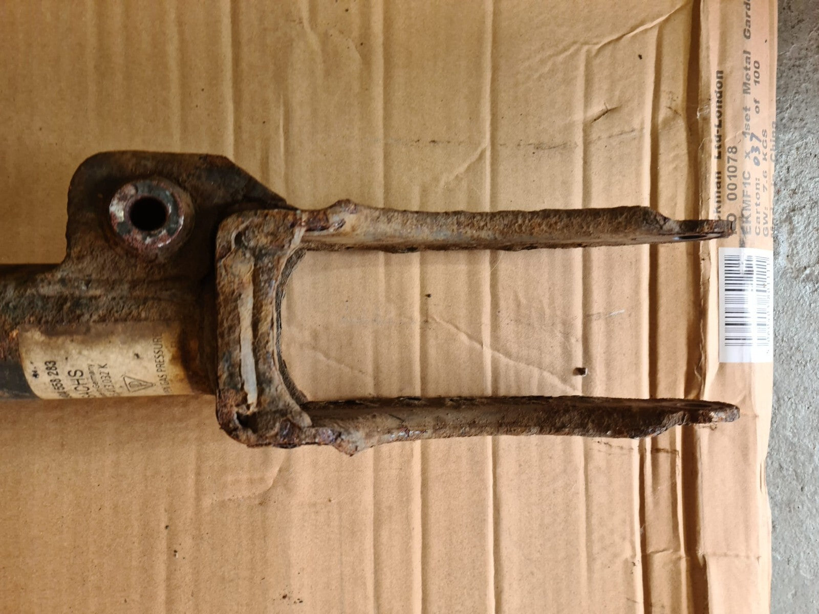 PORSCHE CAYENNE S 955 FRONT OS DRIVER SUSPENSION LEG 7L5413032K 2003-2006 SA-1