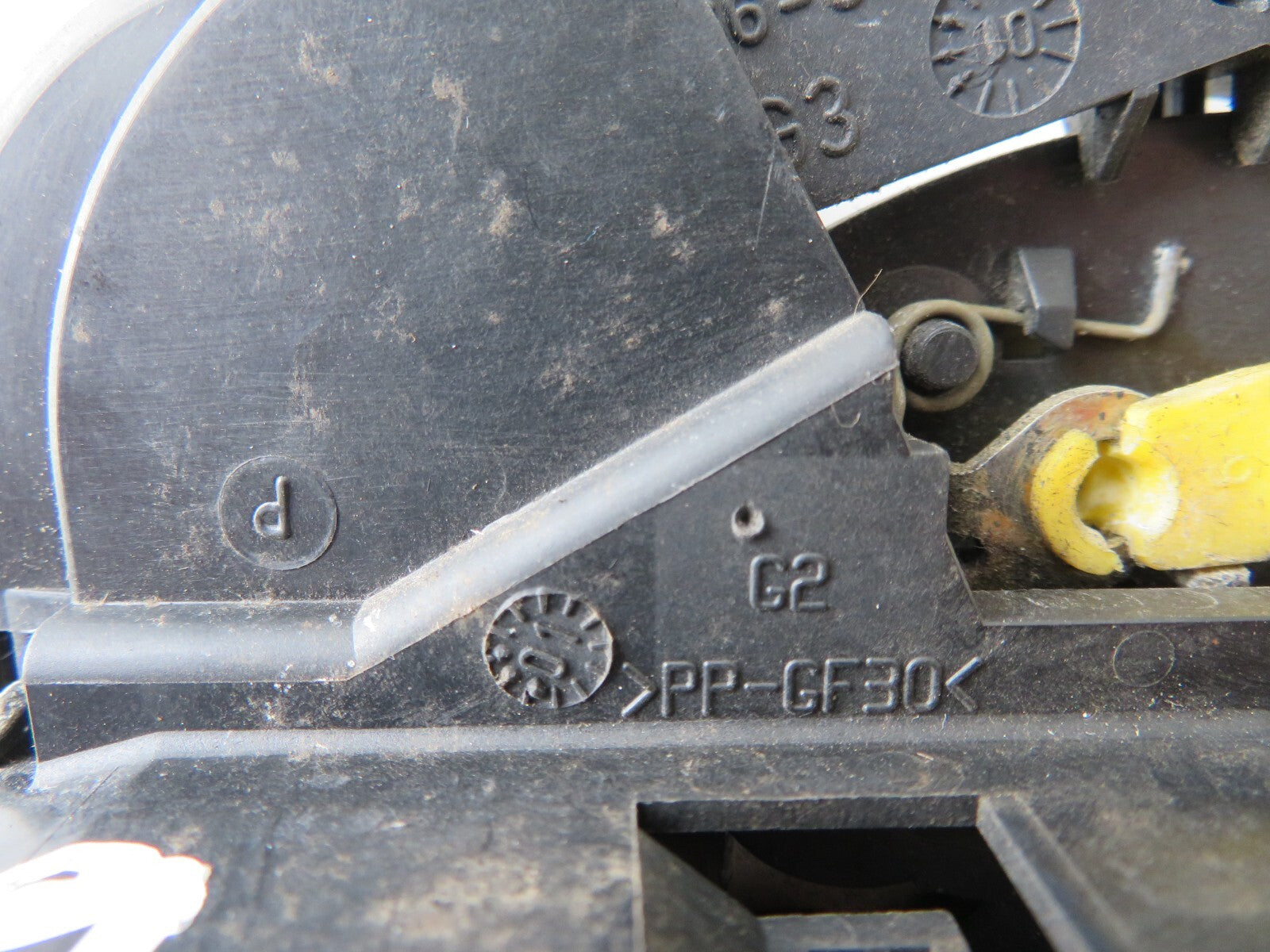 RENAULT CLIO MK2 NS PASSENGER DOOR LOCK CATCH 3DR 2001-2006 AMS1136