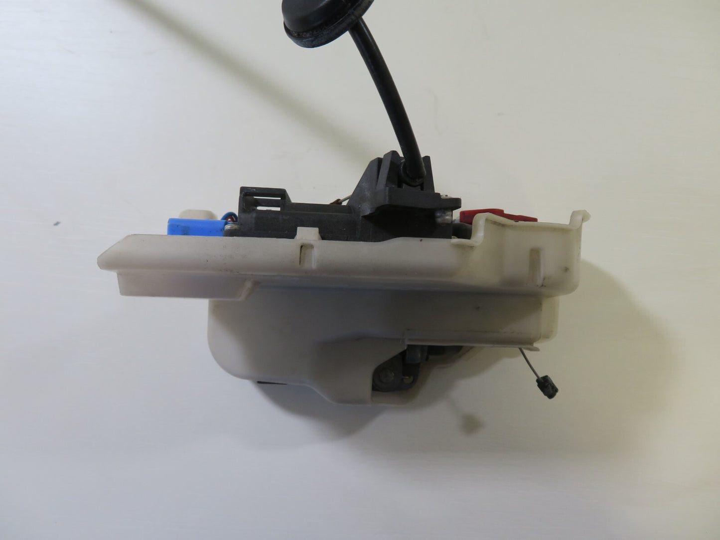 VW TOURAN NSR PASSENGER REAR DOOR LOCK CATCH 2003-2009 1701-4