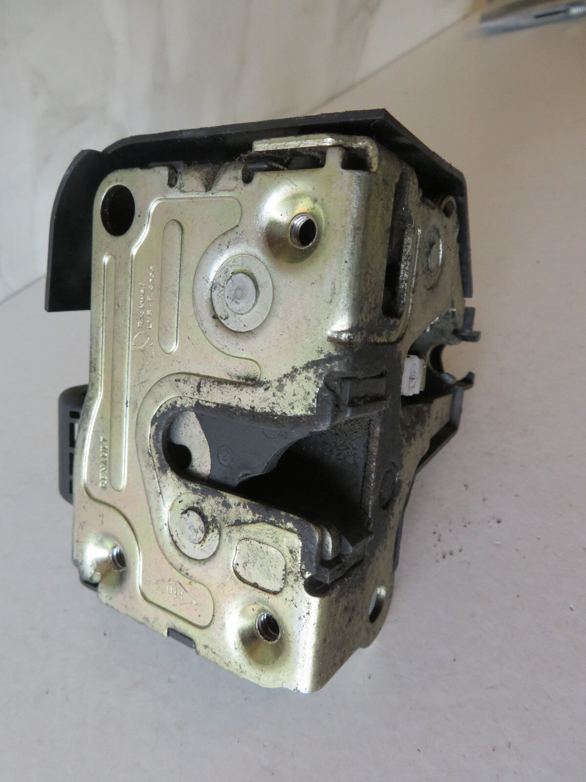 RENAULT CLIO MK2 NS PASSENGER DOOR LOCK CATCH 2000-2006 AMS1700-2