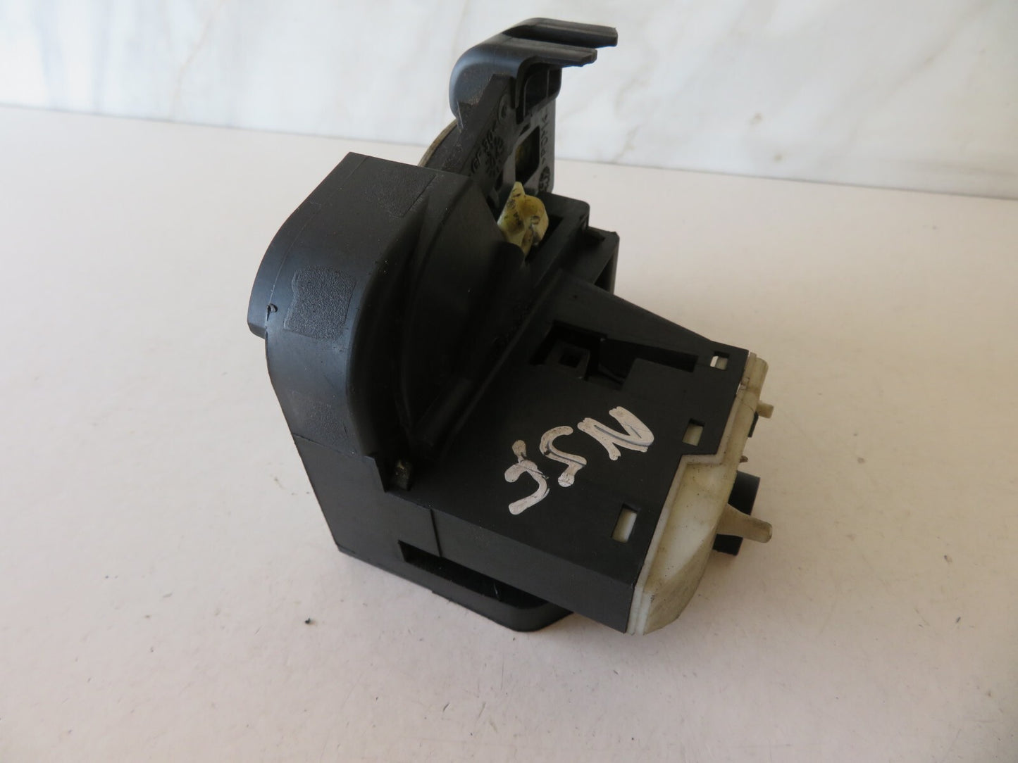 RENAULT CLIO MK2 NSF DOOR LOCK CATCH 2000-2006 AMS1700