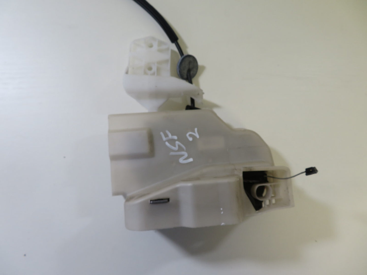 VW TOURAN NSF PASSENGER FRONT DOOR LOCK CATCH 2003-2009 1701-2