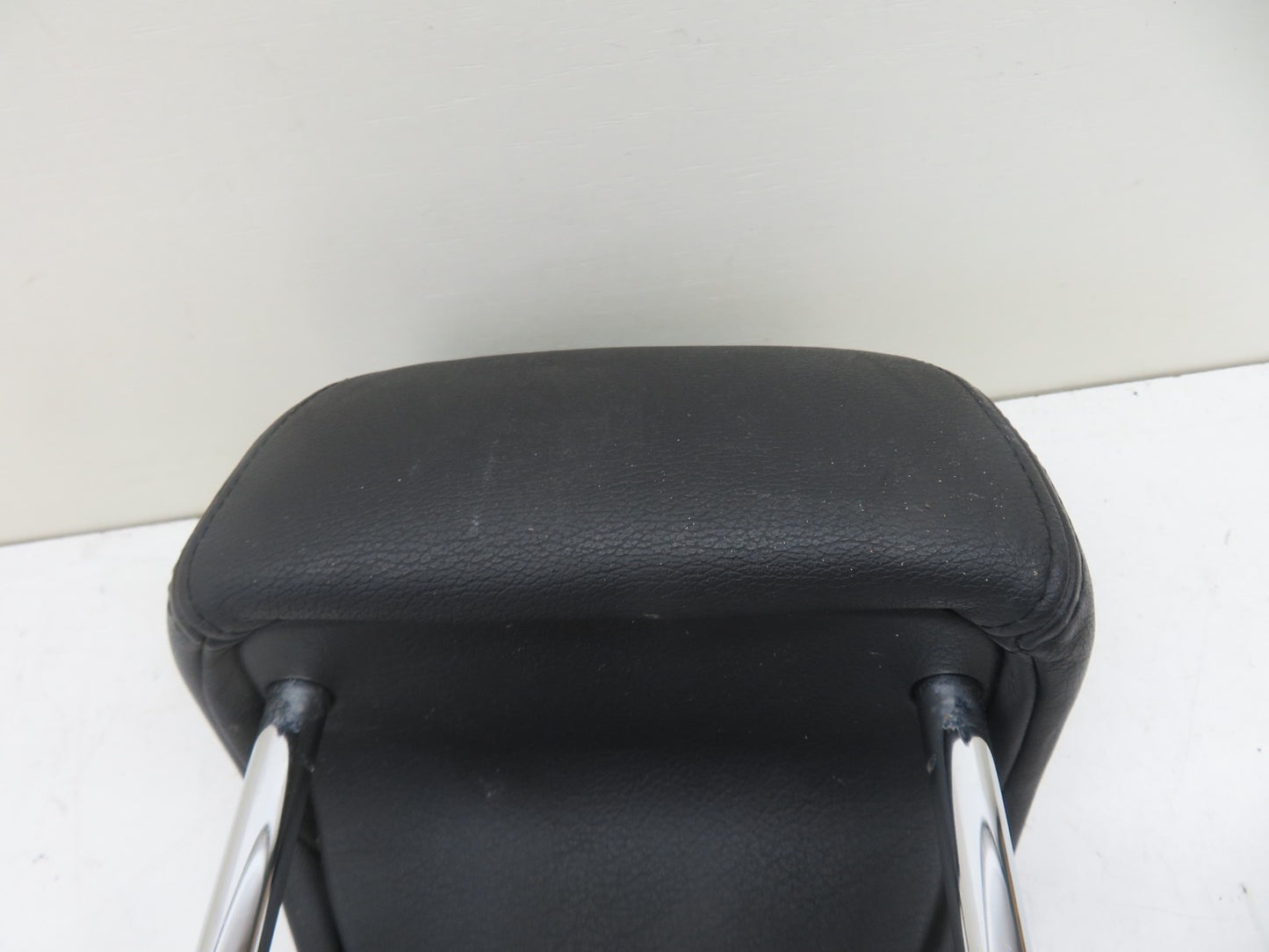 PORSCHE CAYENNE 955 REAR LEATHER MIDDLE HEAD REST 2003-2006