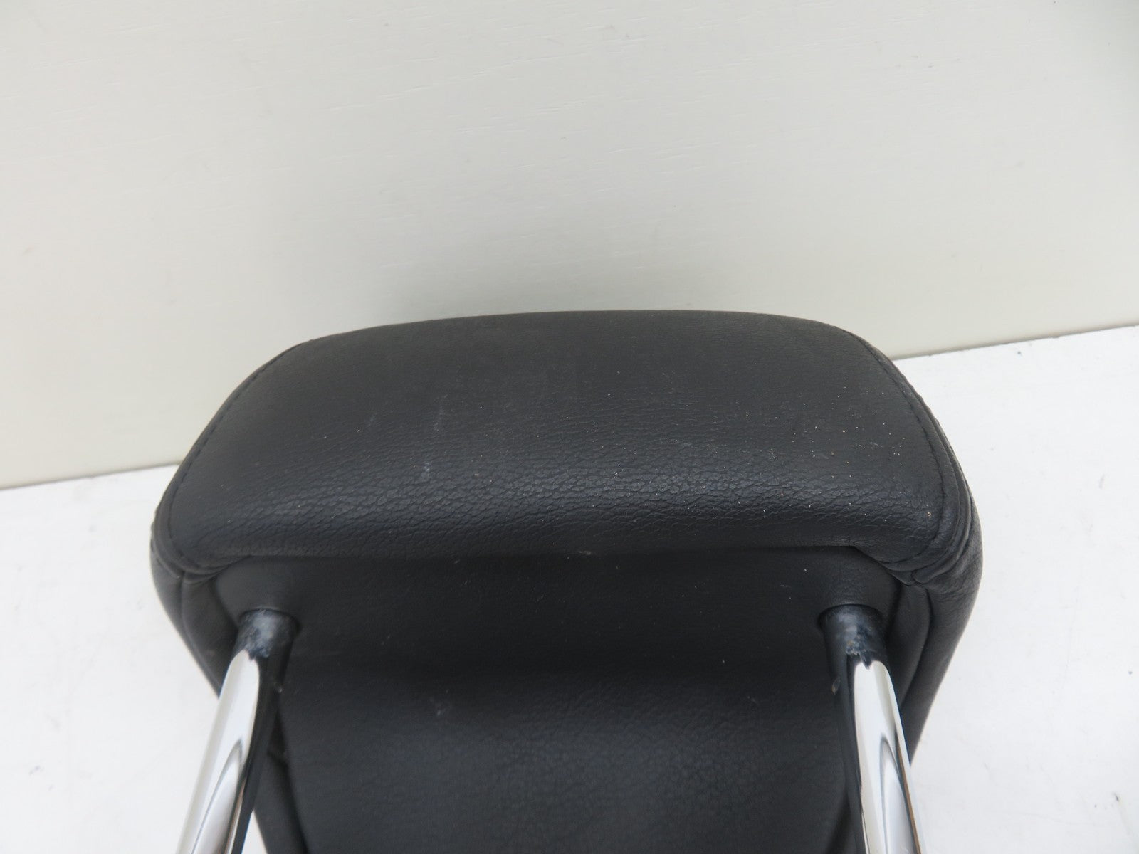 PORSCHE CAYENNE 955 REAR LEATHER MIDDLE HEAD REST 2003-2006