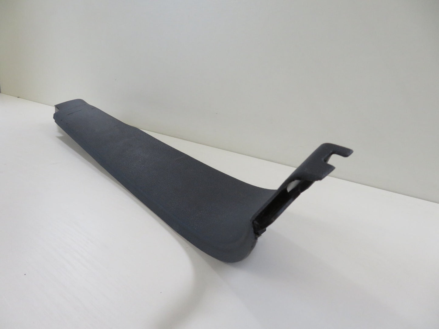 VW TOURAN OSR DRIVER REAR DOOR SILL TRIM 1T0853372B 2003-2009 1711-2