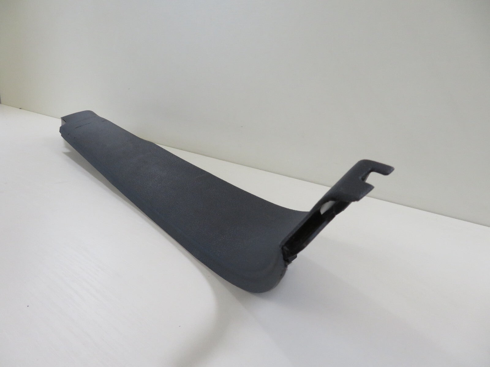 VW TOURAN OSR DRIVER REAR DOOR SILL TRIM 1T0853372B 2003-2009 1711-2