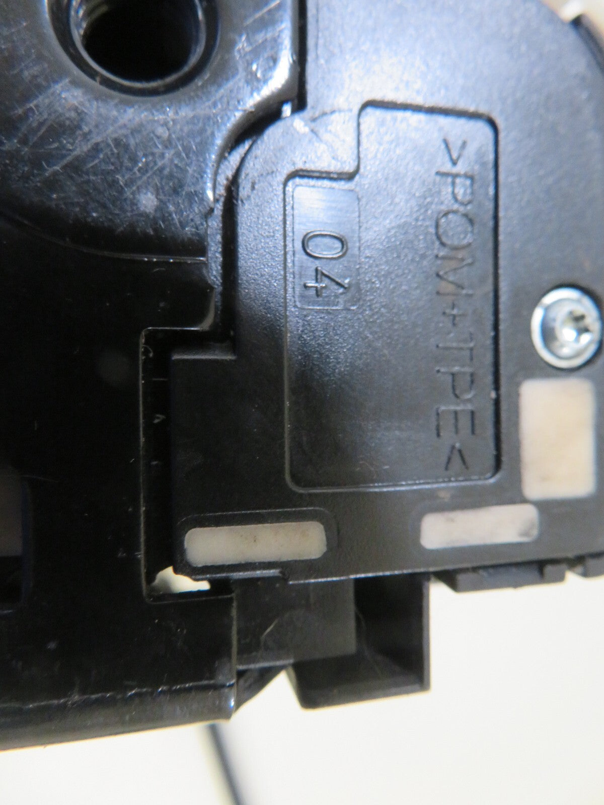 VW TOURAN NSF PASSENGER FRONT DOOR LOCK CATCH 2003-2009 1701-2