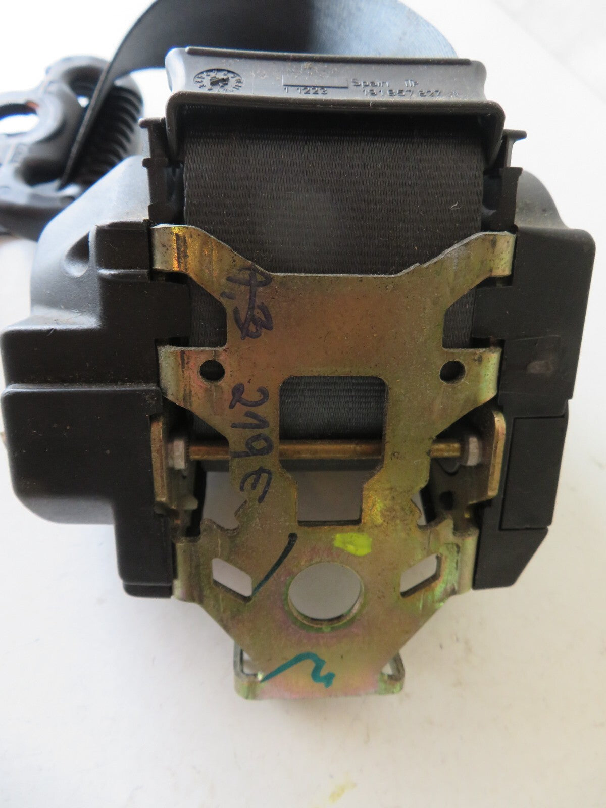 RENAULT CLIO MK2 REAR MIDDLE SEAT BELT 33019529 1998-2006 AMS1047