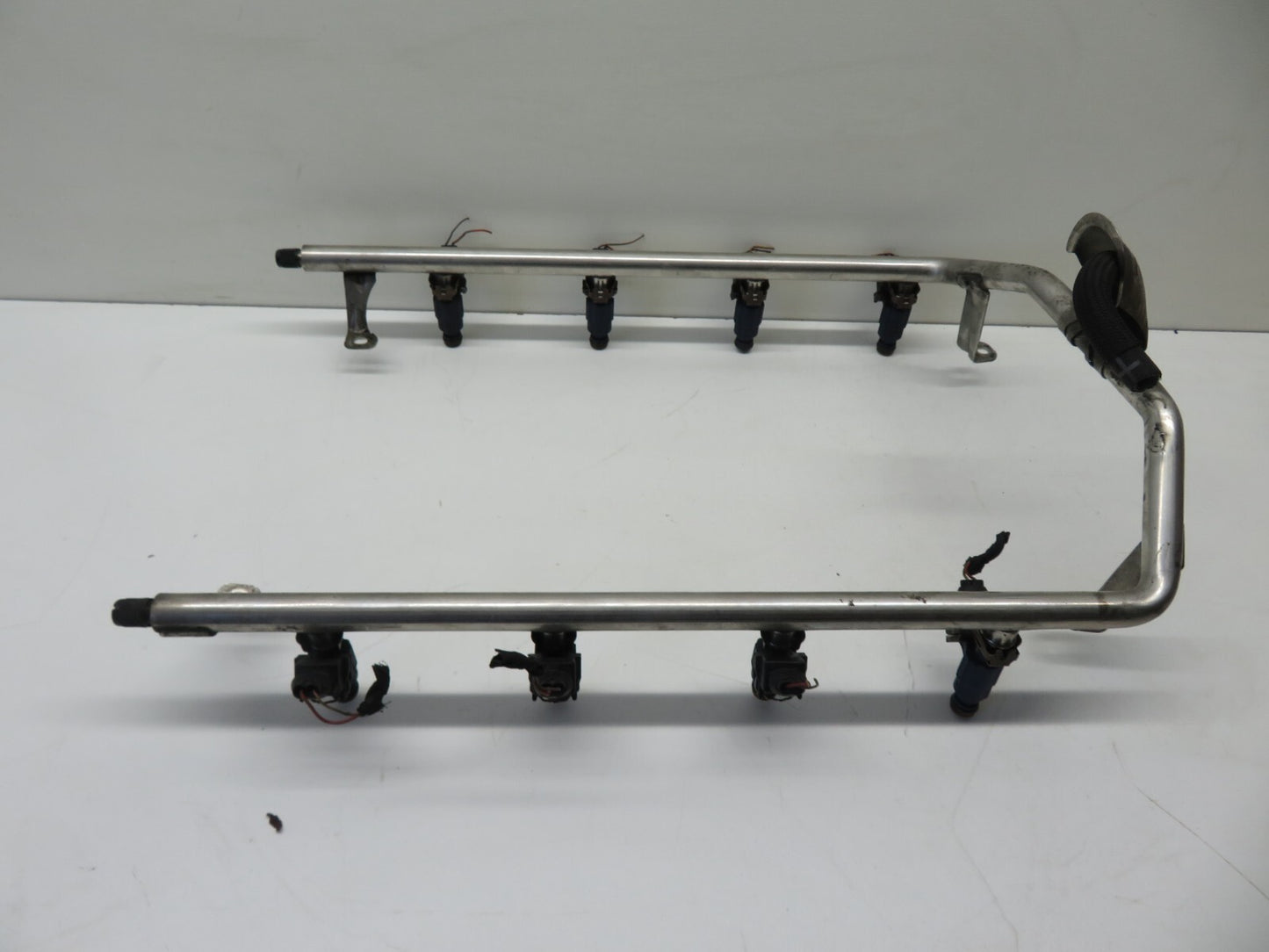 PORSCHE CAYENNE 955 V8 FUEL INJECTORS AND RAIL 0280156101 2003-2006 1804-2