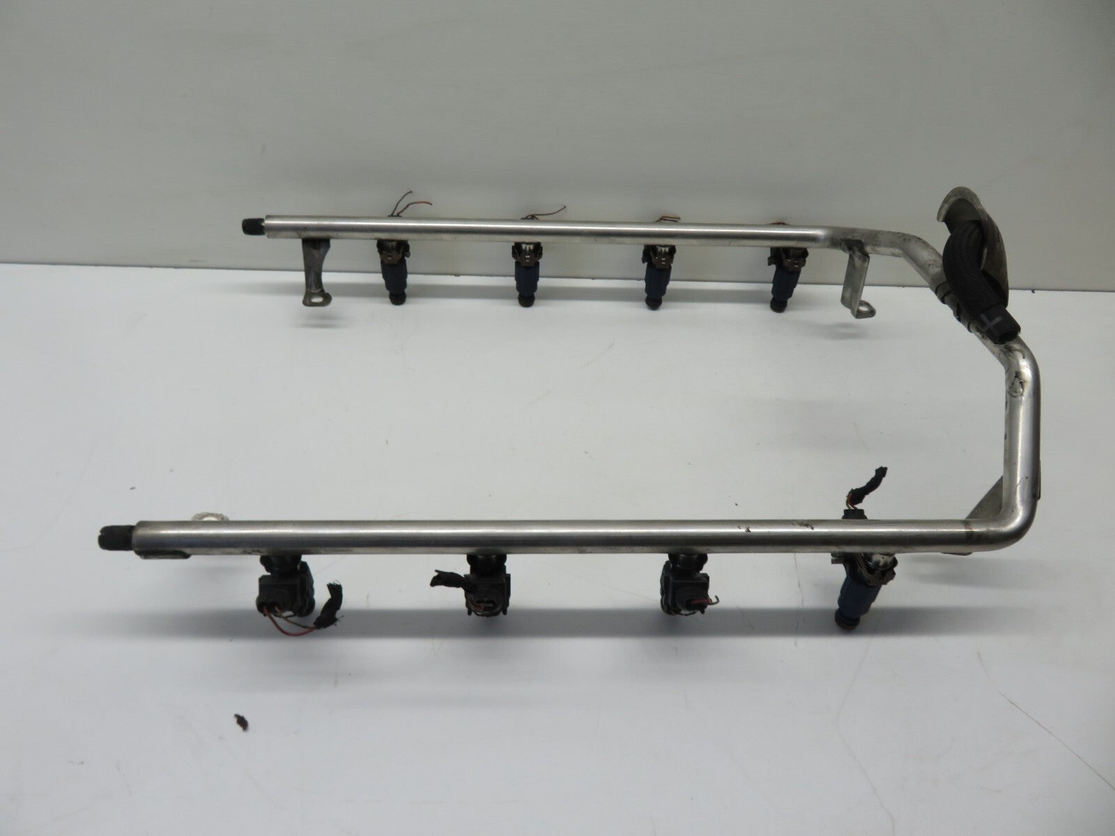 PORSCHE CAYENNE 955 V8 FUEL INJECTORS AND RAIL 0280156101 2003-2006 1804-2