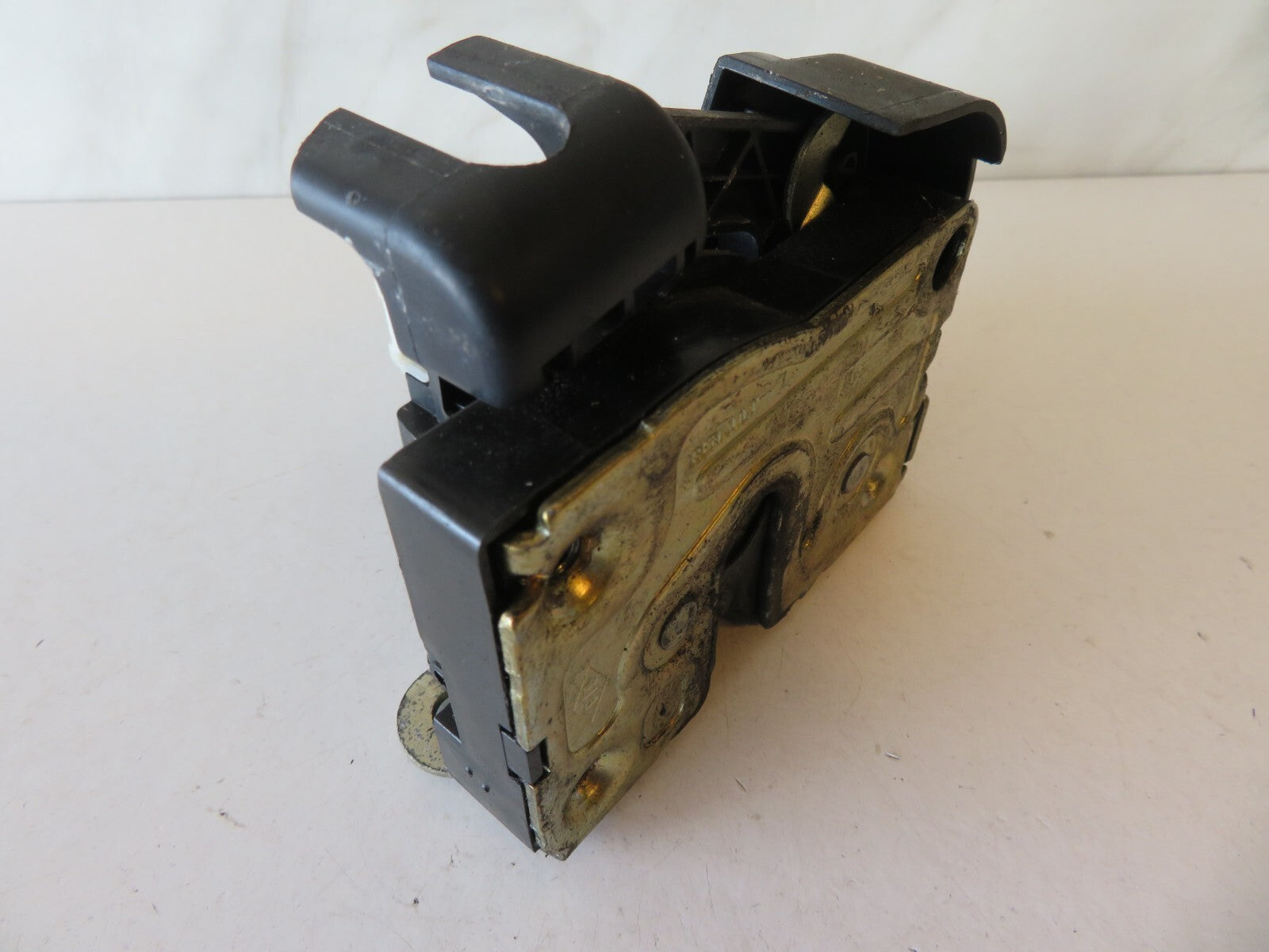 RENAULT CLIO MK2 NSF DOOR LOCK CATCH 2000-2006 AMS1700