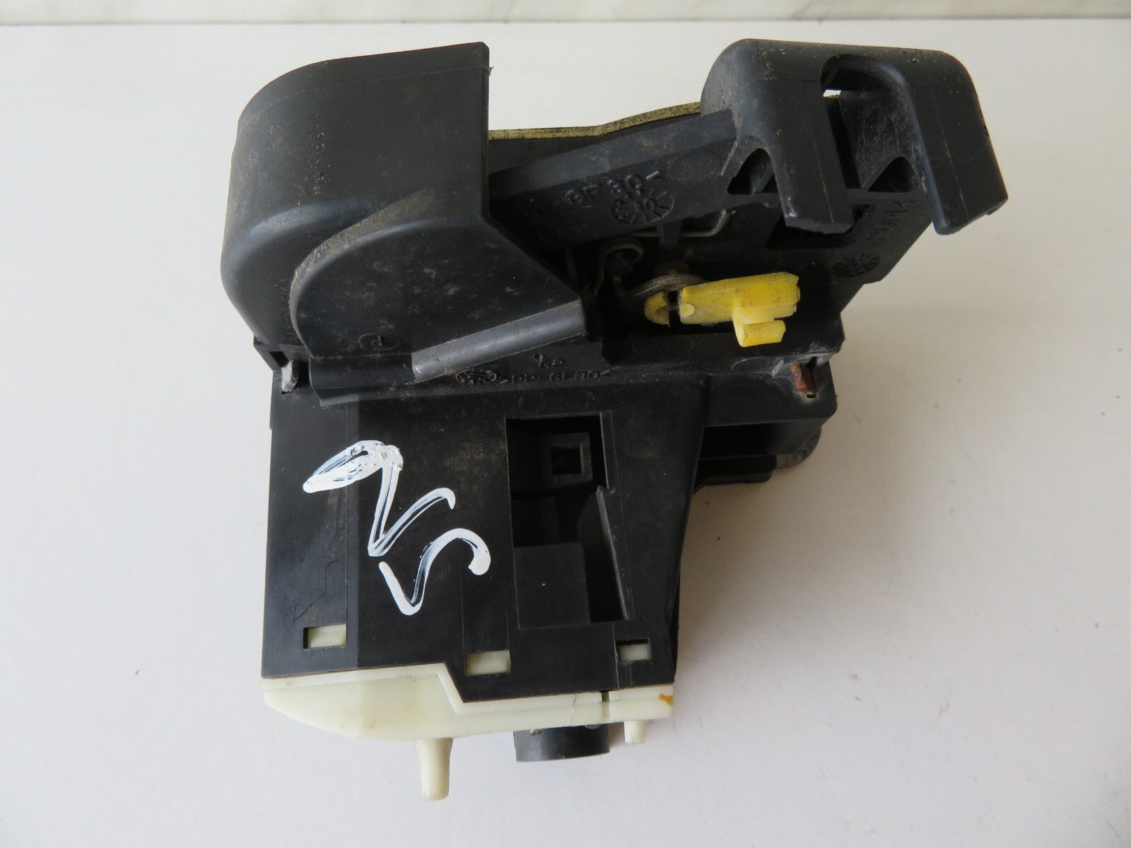 RENAULT CLIO MK2 NS PASSENGER DOOR LOCK CATCH 3DR 2001-2006 AMS1136