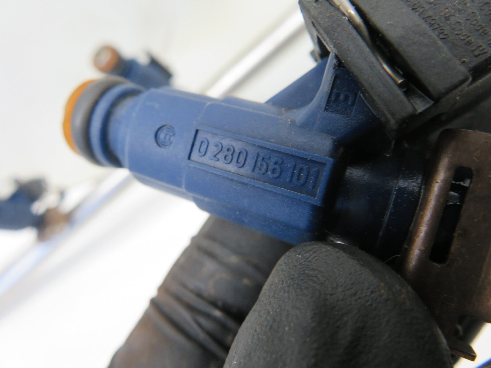 PORSCHE CAYENNE 955 V8 FUEL INJECTORS AND RAIL 0280156101 2003-2006 1804-2