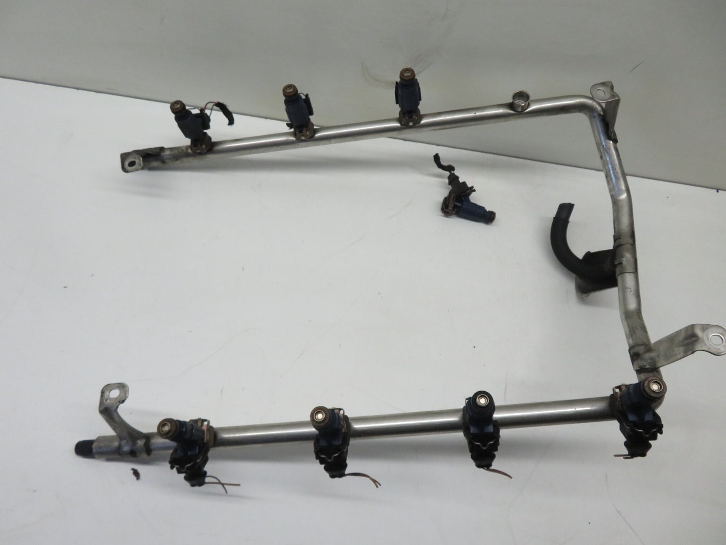 PORSCHE CAYENNE 955 V8 FUEL INJECTORS AND RAIL 0280156101 2003-2006 1804-2