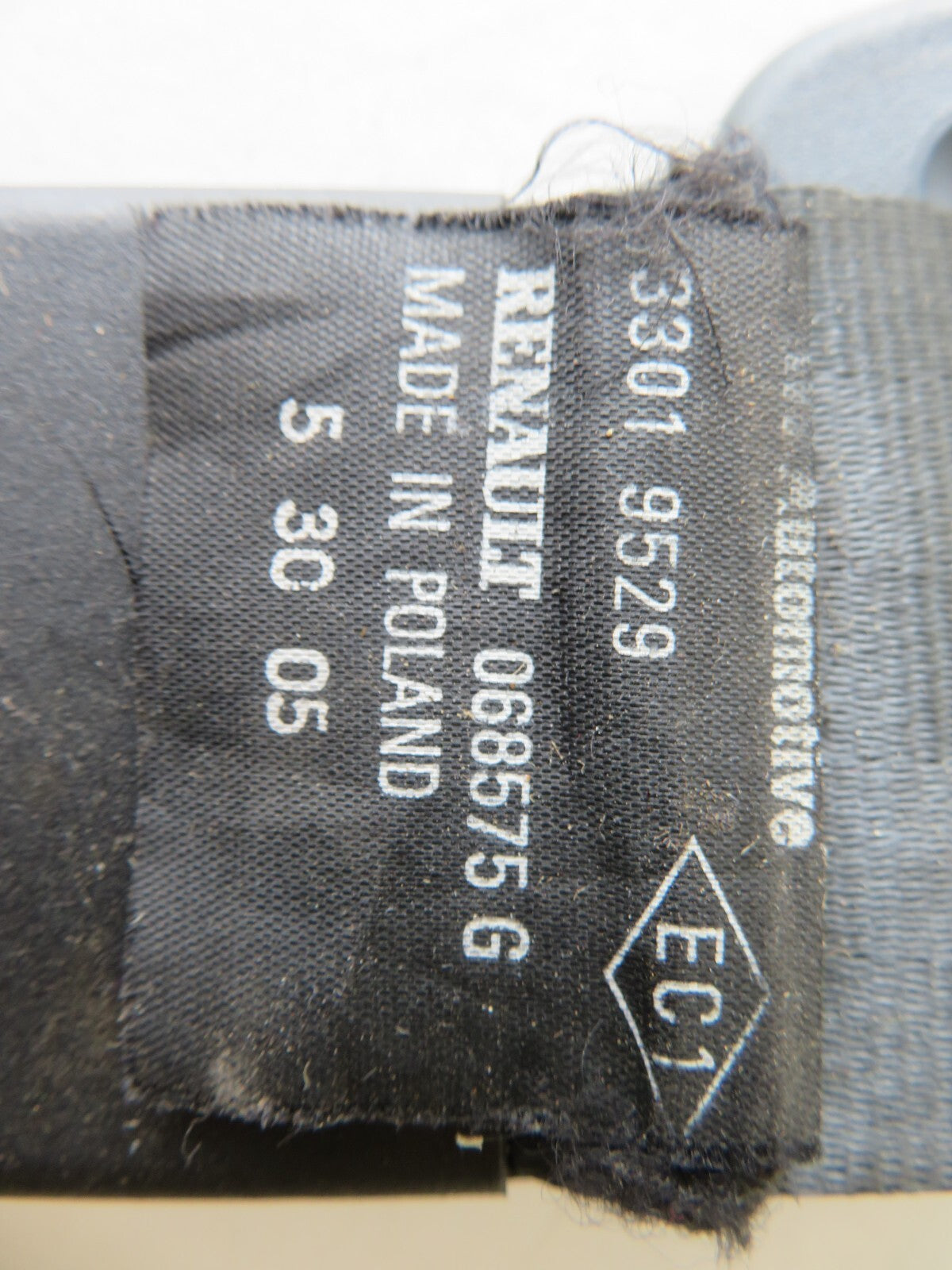 RENAULT CLIO MK2 REAR MIDDLE SEAT BELT 33019529 1998-2006 AMS1047