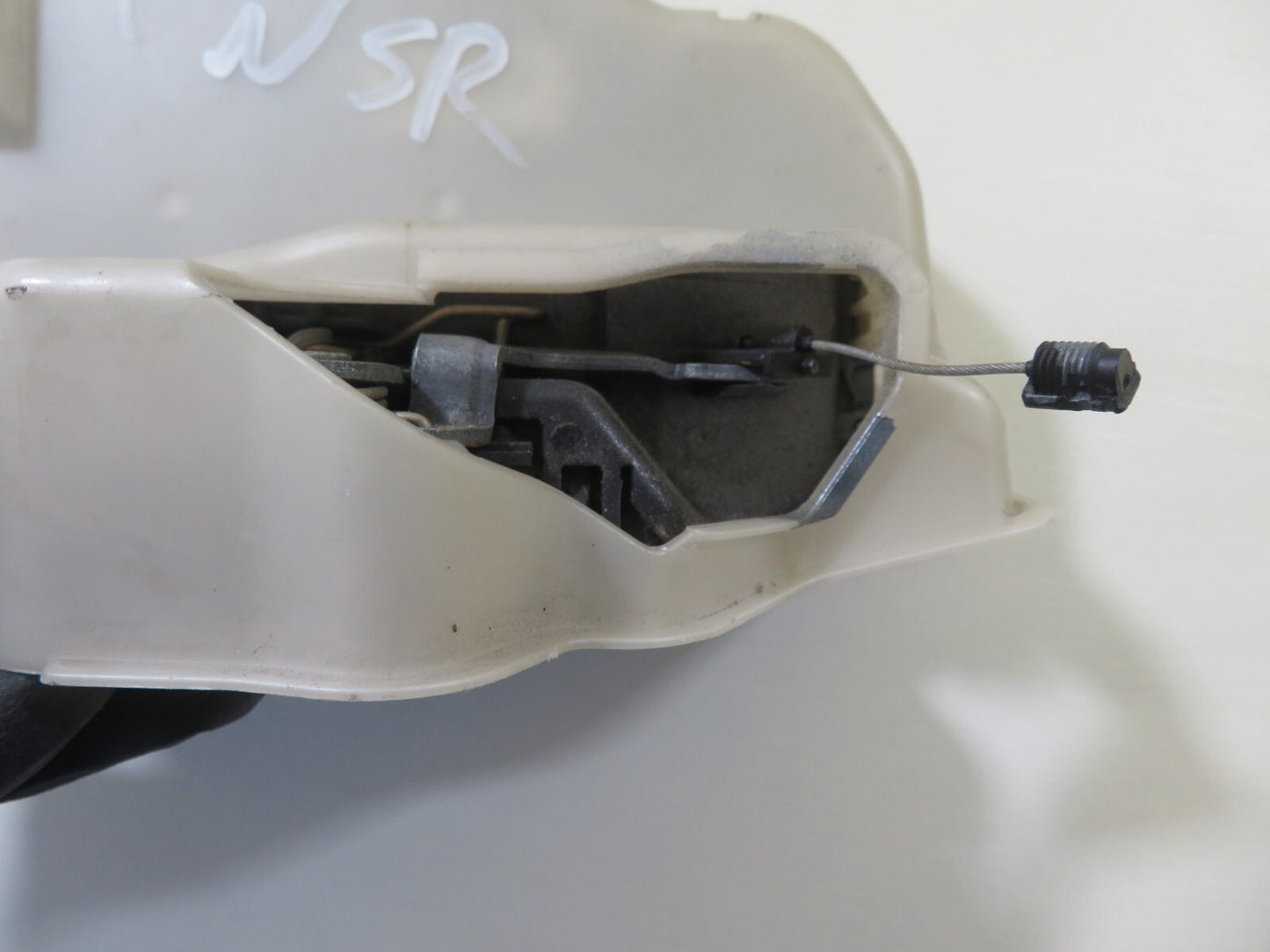 VW TOURAN NSR PASSENGER REAR DOOR LOCK CATCH 2003-2009 1701-4