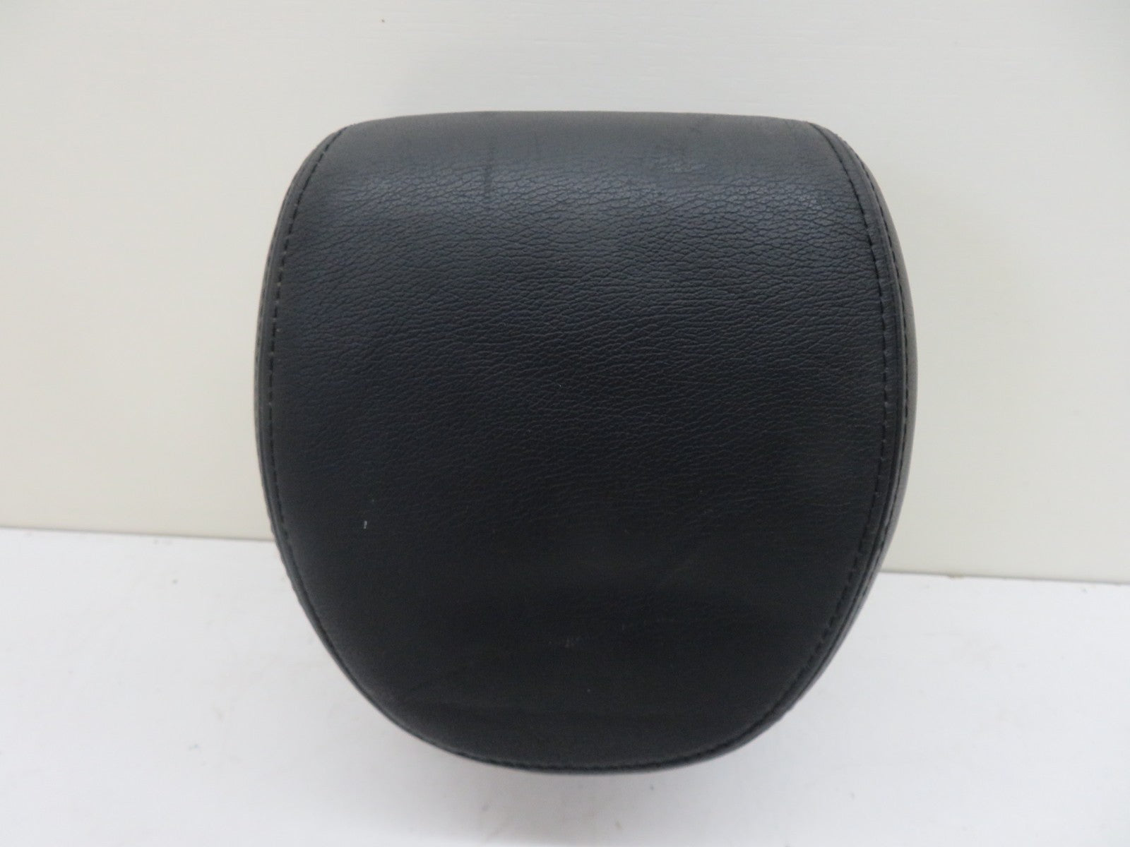 PORSCHE CAYENNE 955 REAR LEATHER MIDDLE HEAD REST 2003-2006