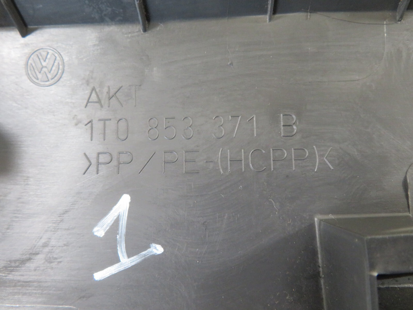 VW TOURAN NSR PASSENGER REAR DOOR SILL TRIM 1T0853371B 2003-2009 1711-1