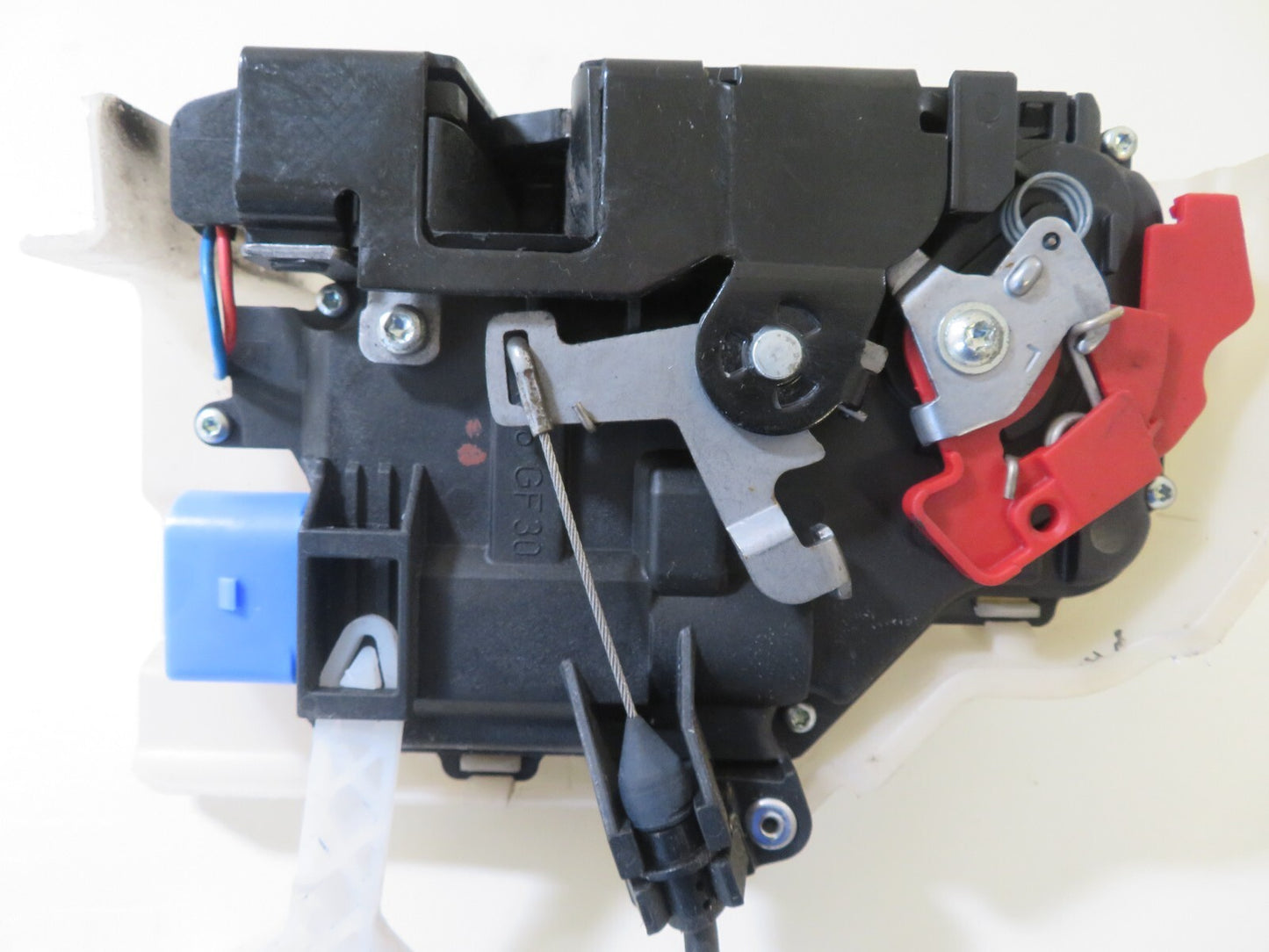 VW TOURAN NSF PASSENGER FRONT DOOR LOCK CATCH 2003-2009 1701-2