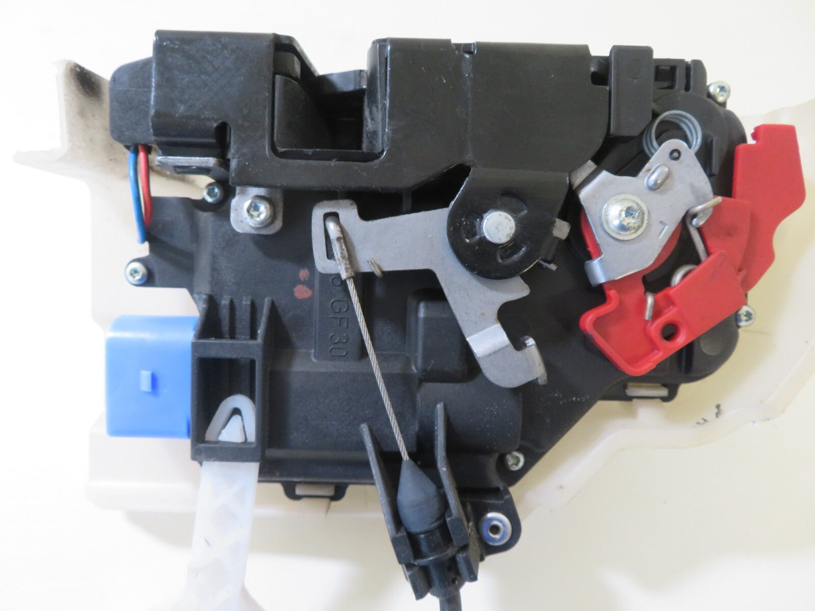 VW TOURAN NSF PASSENGER FRONT DOOR LOCK CATCH 2003-2009 1701-2