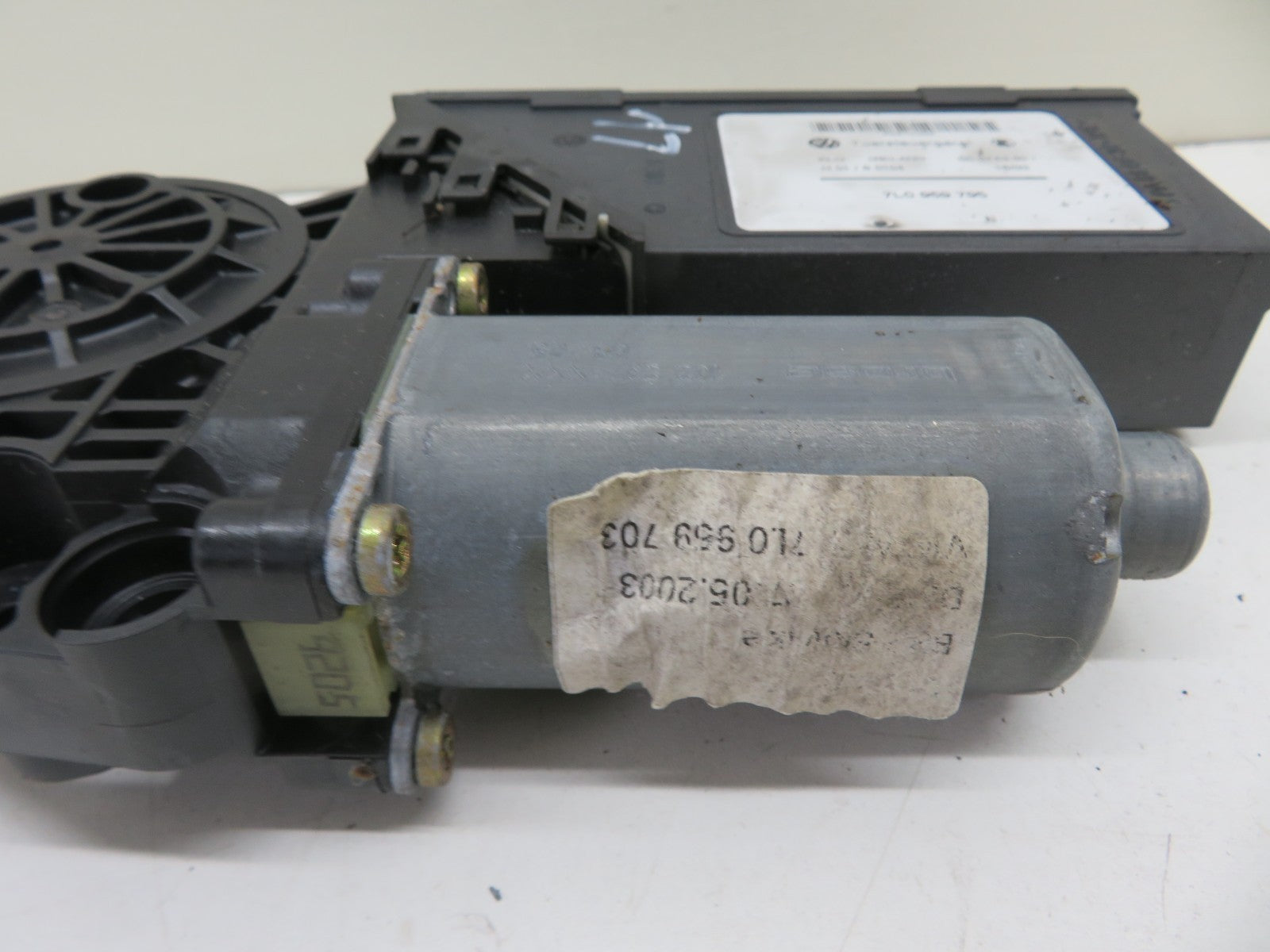 PORSCHE CAYENNE 955 REAR LEFT WINDOW MOTOR 7L0959795 2003-2007 1752-17