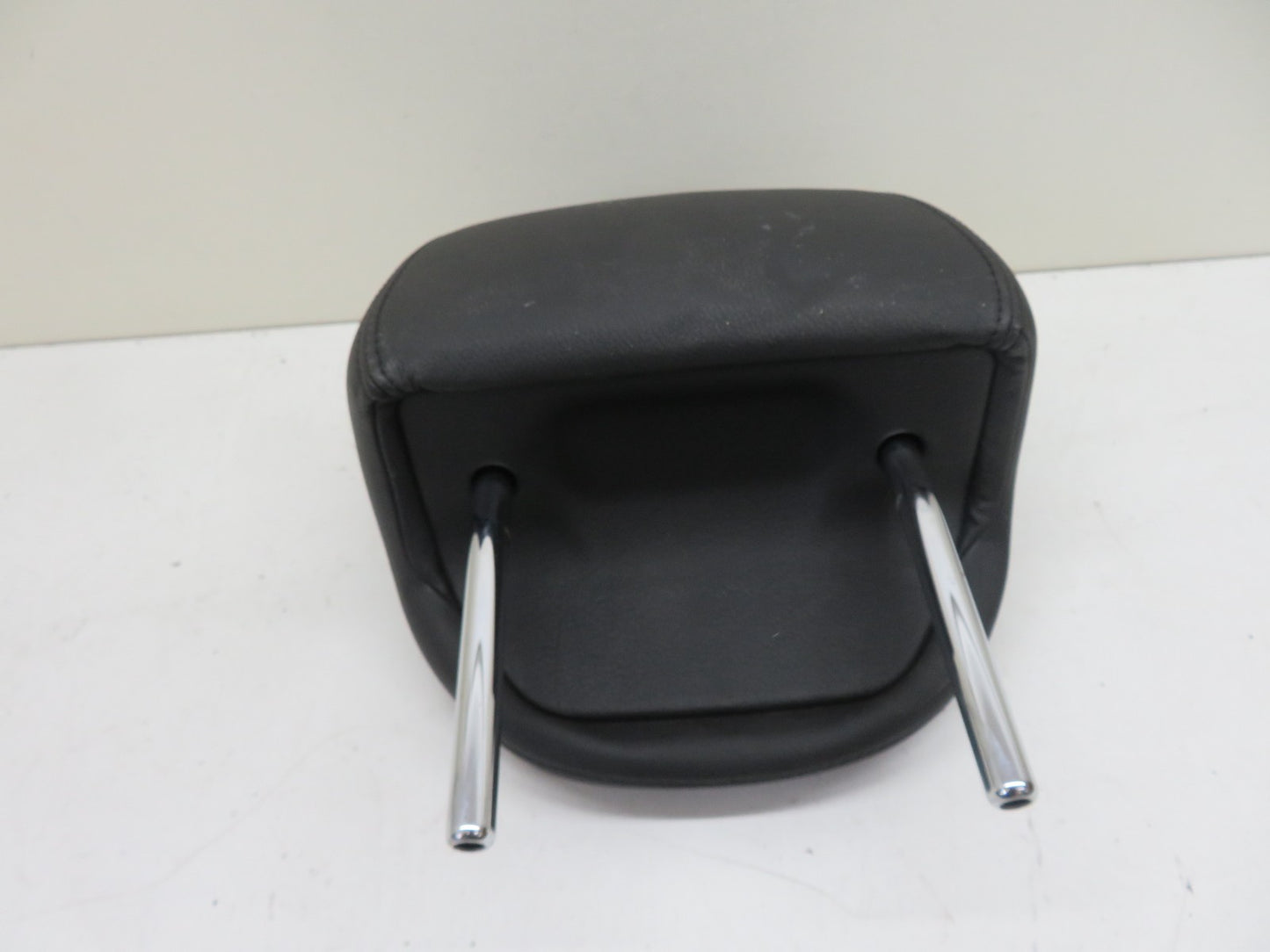 PORSCHE CAYENNE 955 REAR LEATHER HEAD REST LEFT OR RIGHT 2003-2006