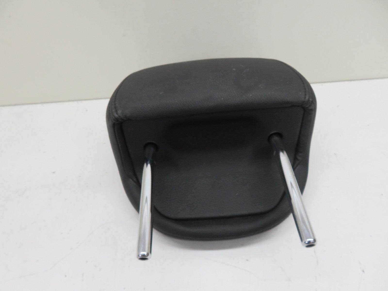 PORSCHE CAYENNE 955 REAR LEATHER HEAD REST LEFT OR RIGHT 2003-2006